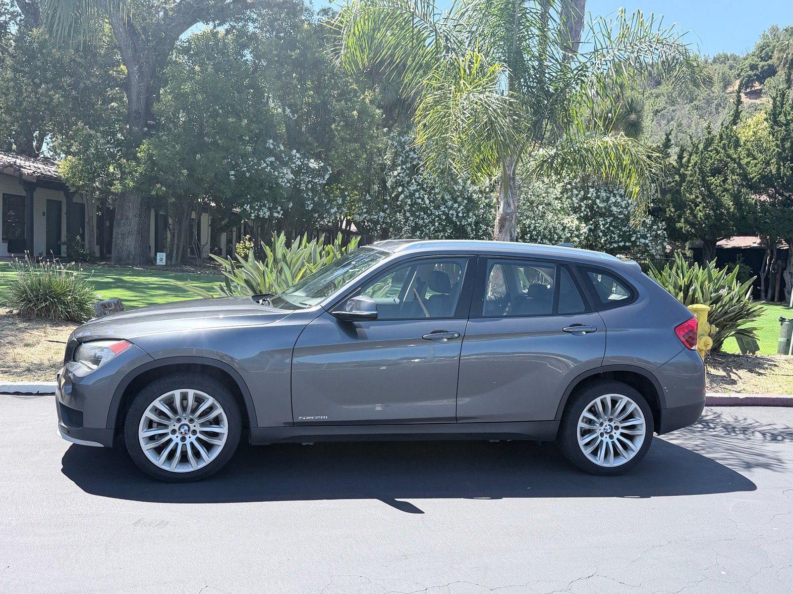 Used 2015 BMW X1 sDrive28i w/ Ultimate Package RWD image 2