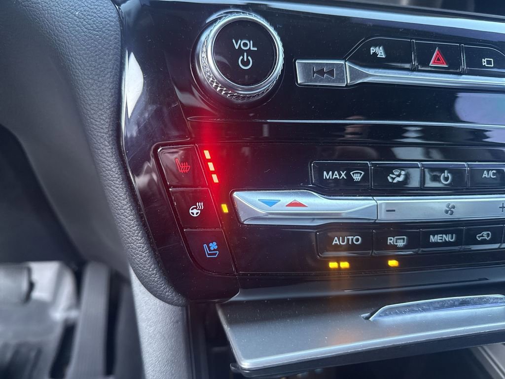 Used 2022 Ford Explorer Limited w/ Equipment Group 301A RWD image 36