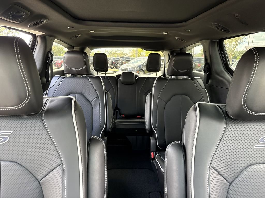 New 2026 Chrysler Pacifica Limited w/ S Appearance Package image 30
