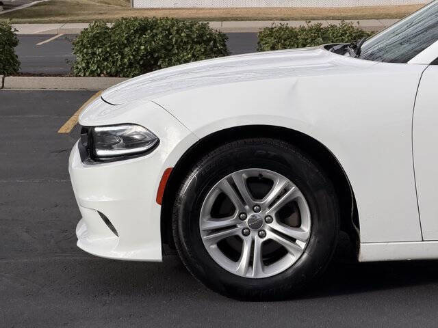 Used 2018 Dodge Charger SXT image 11