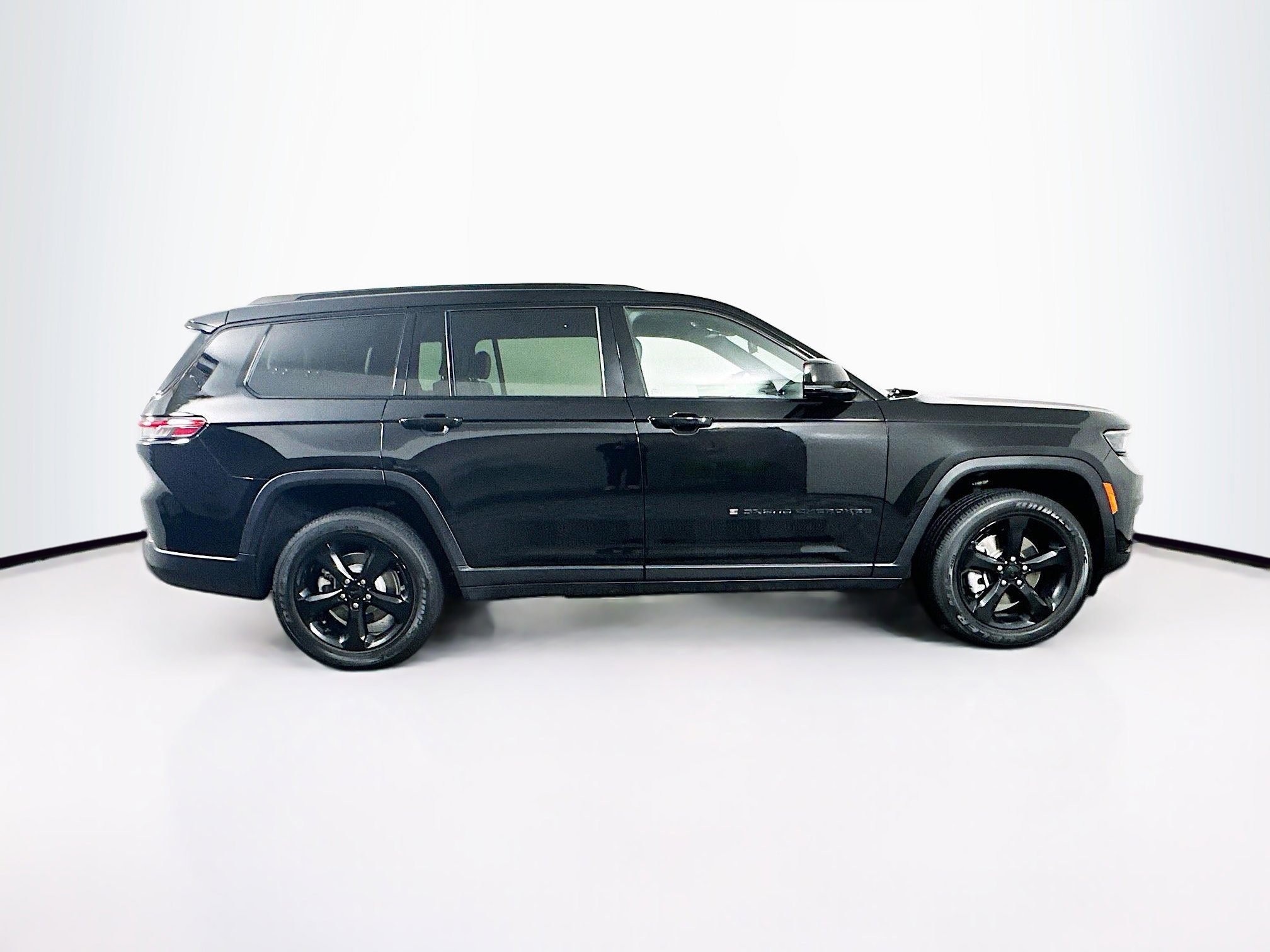 Used 2022 Jeep Grand Cherokee L Laredo image 10