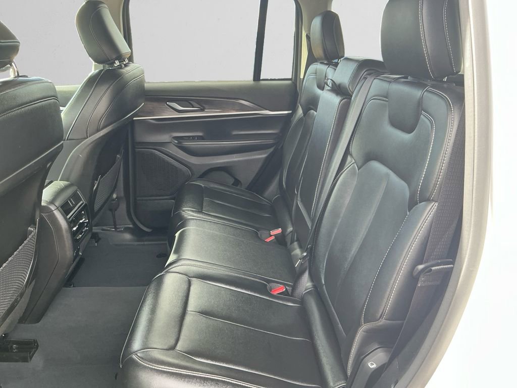Used 2023 Jeep Grand Cherokee Limited image 13