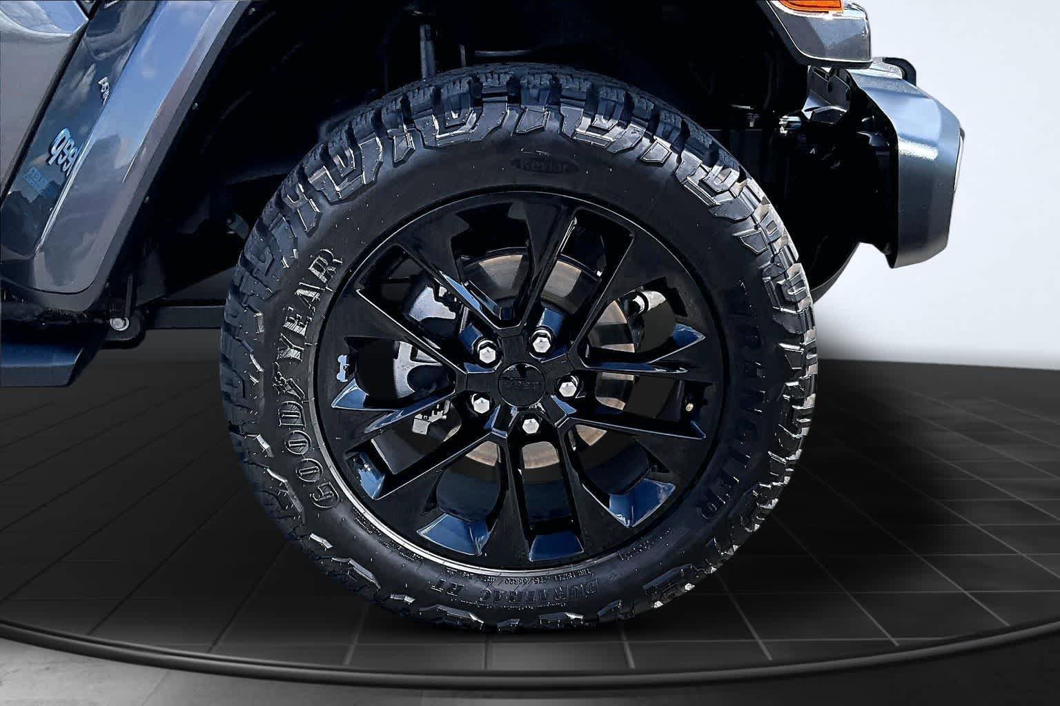 Used 2021 Jeep Wrangler Unlimited Sahara w/ Cold Weather Group AWD/4WD image 34