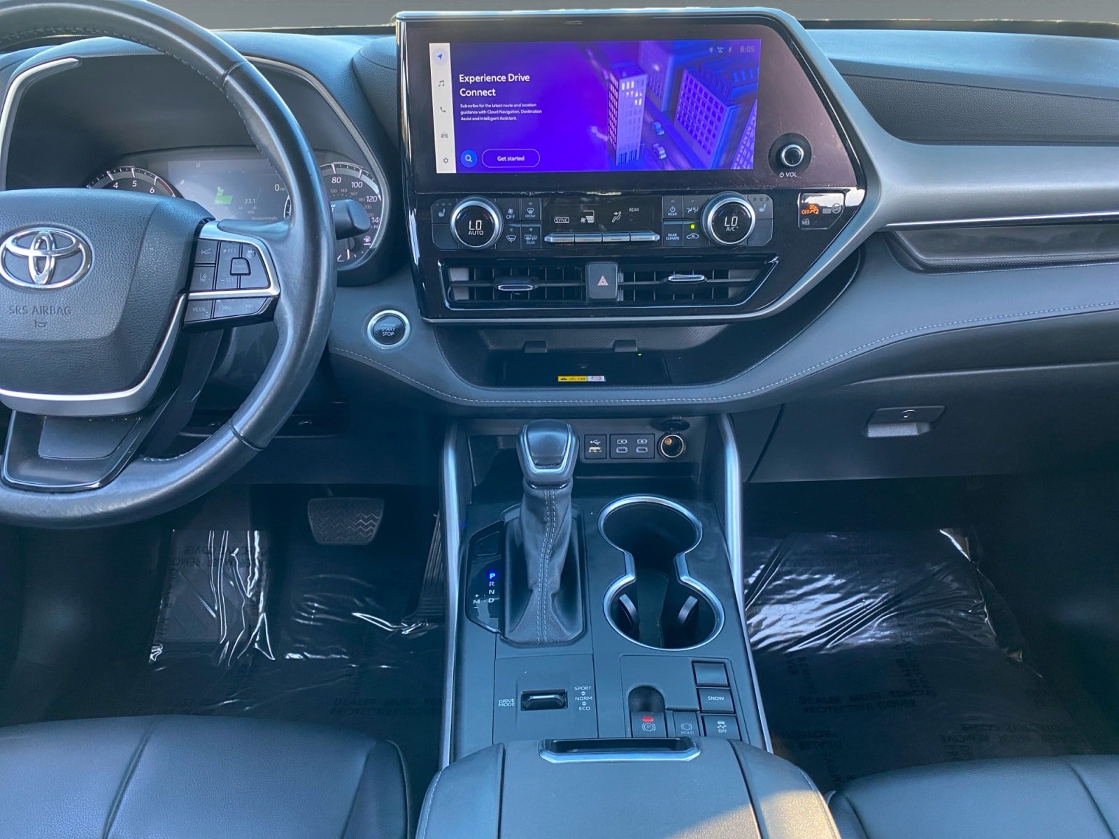 Used 2024 Toyota Highlander XLE FWD image 11