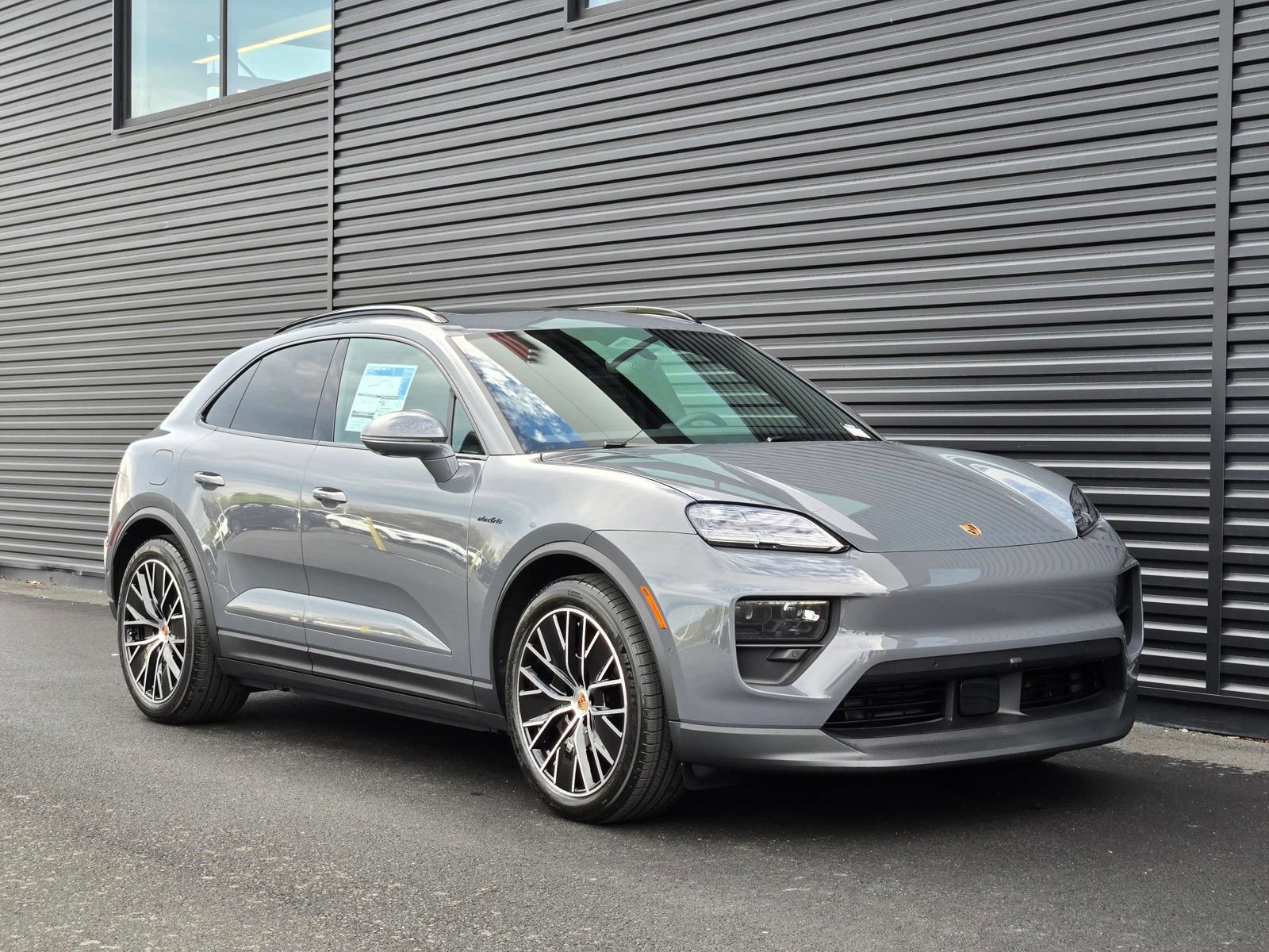 New 2026 Porsche Macan 4 Electric AWD/4WD image 9