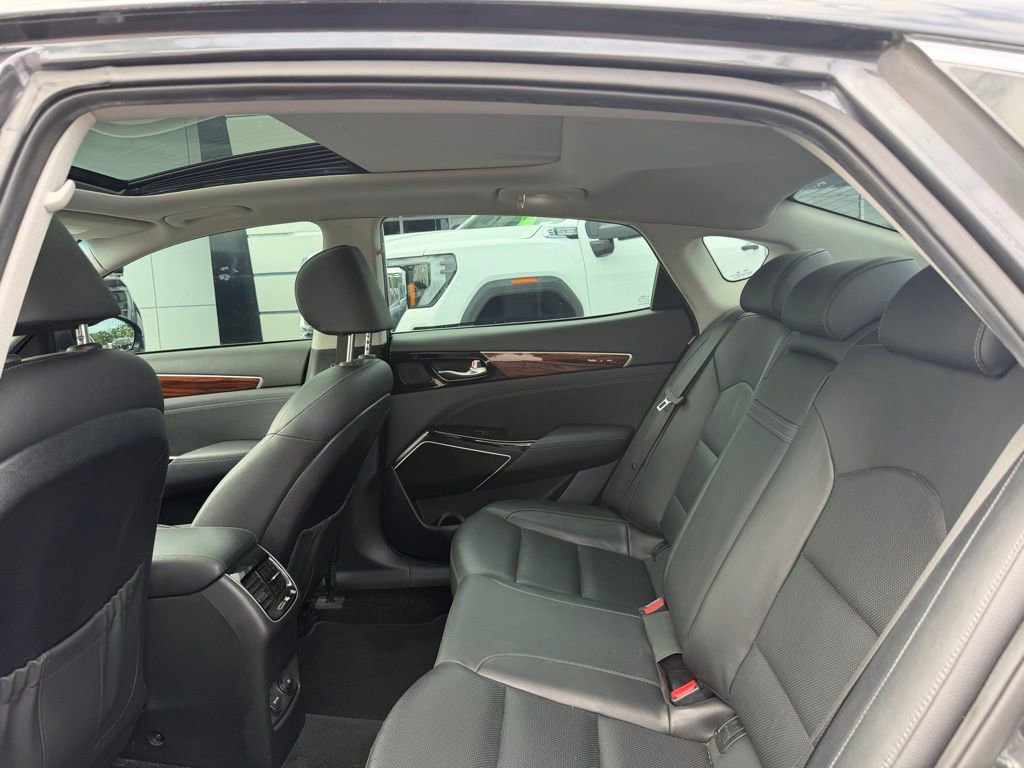 Used 2017 Kia Cadenza Premium w/ Luxury Package FWD image 13