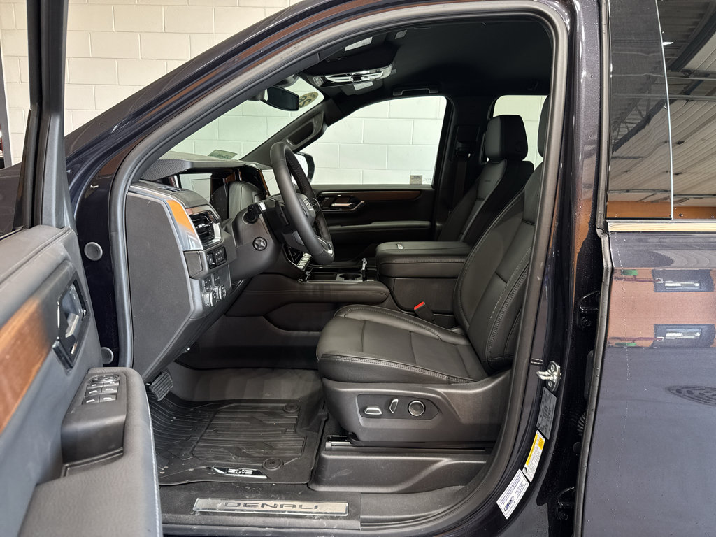New 2026 GMC Yukon XL Denali w/ LPO, Floor Liner Package AWD/4WD image 18