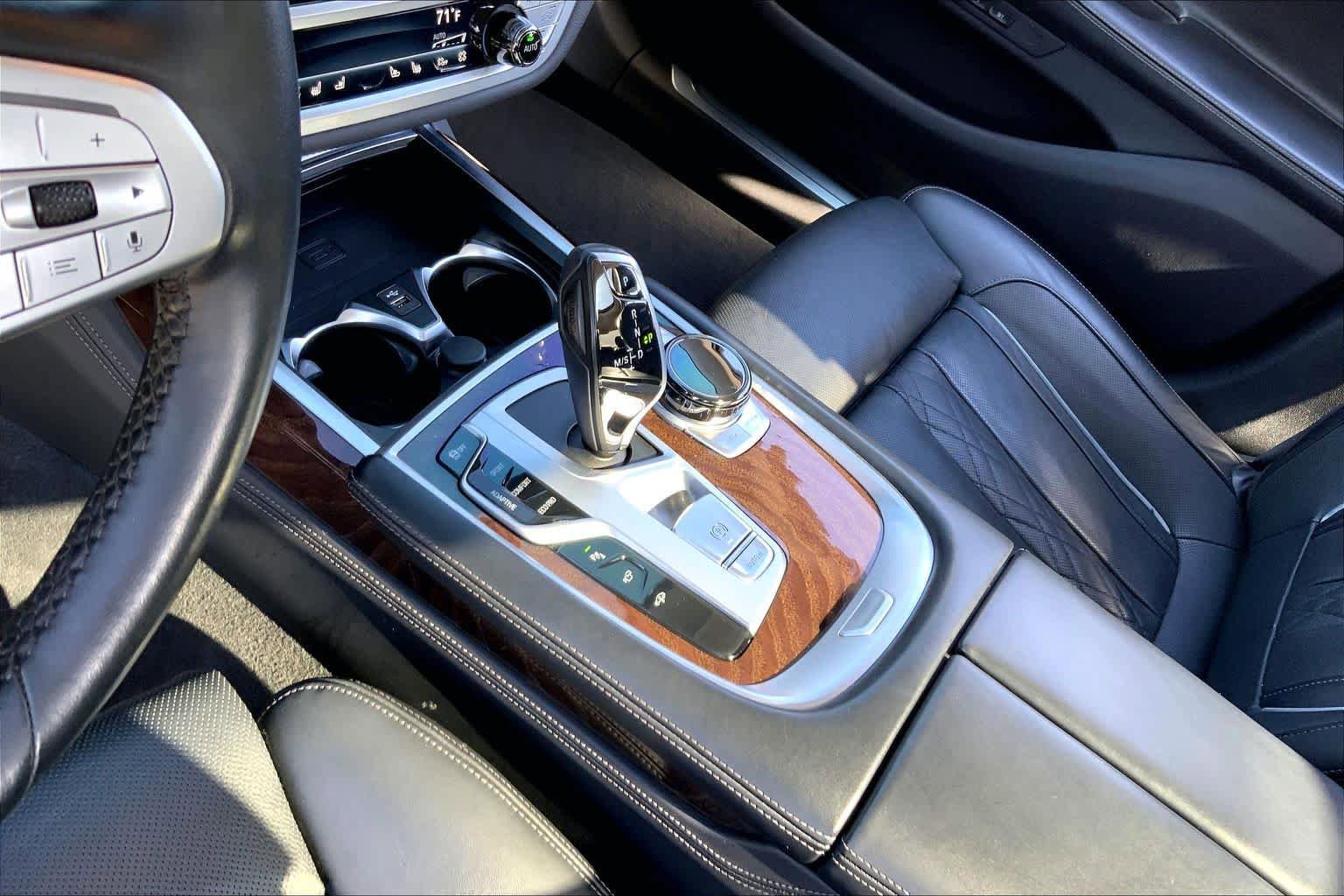 Used 2021 BMW 750i xDrive w/ Luxury Rear Seating Package image 15