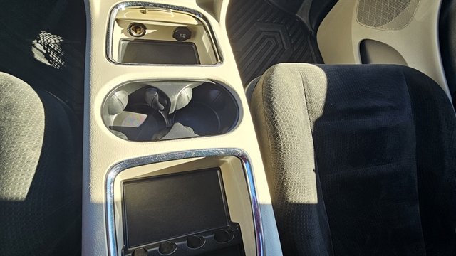 Used 2016 Dodge Grand Caravan SXT FWD image 15