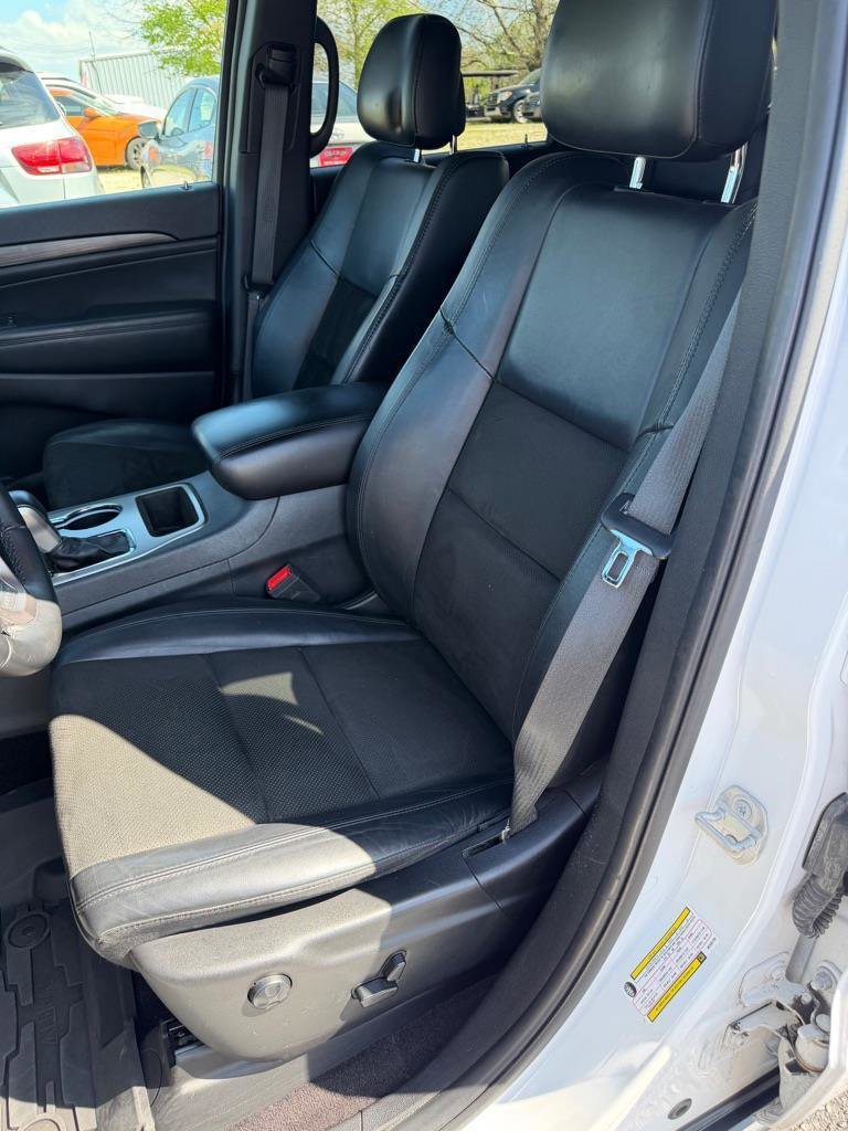 Used 2019 Jeep Grand Cherokee Laredo w/ Laredo X Package image 4