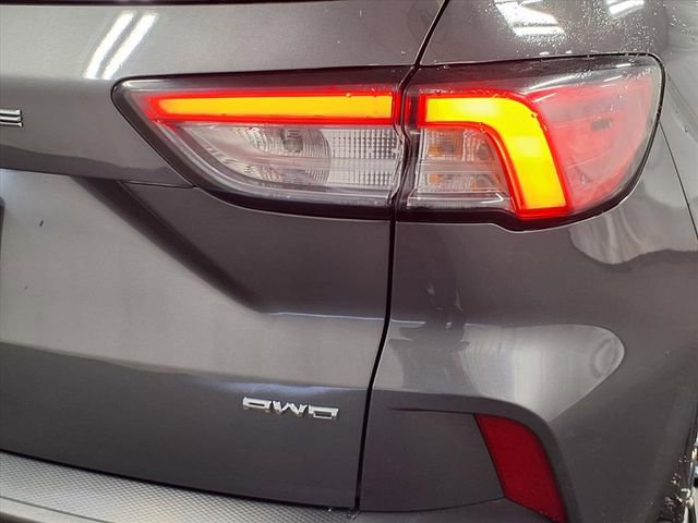 Used 2021 Ford Escape Titanium image 29