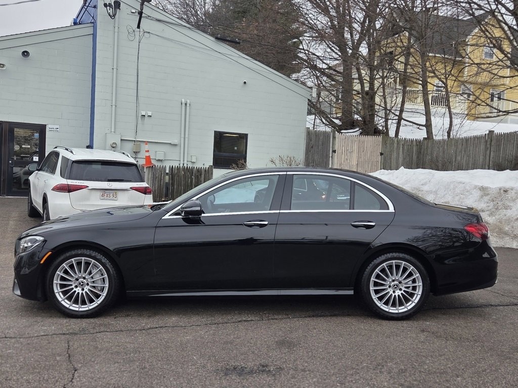 Used 2022 Mercedes-Benz E 350 4MATIC Sedan image 3