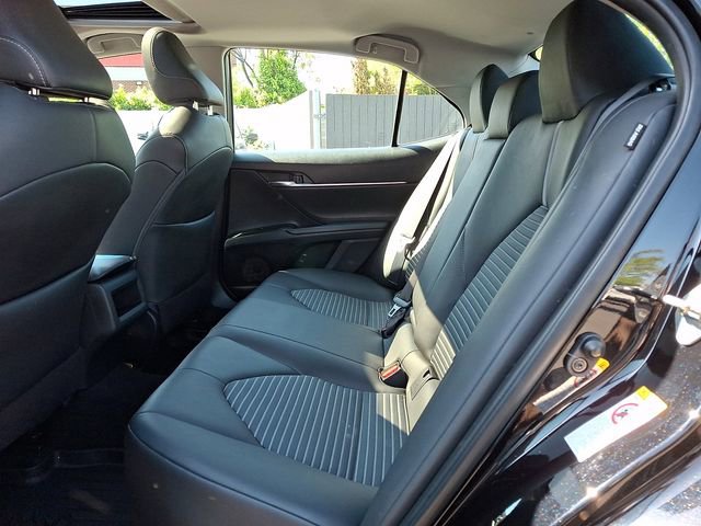 Used 2018 Toyota Camry SE w/ Moonroof Package FWD image 10
