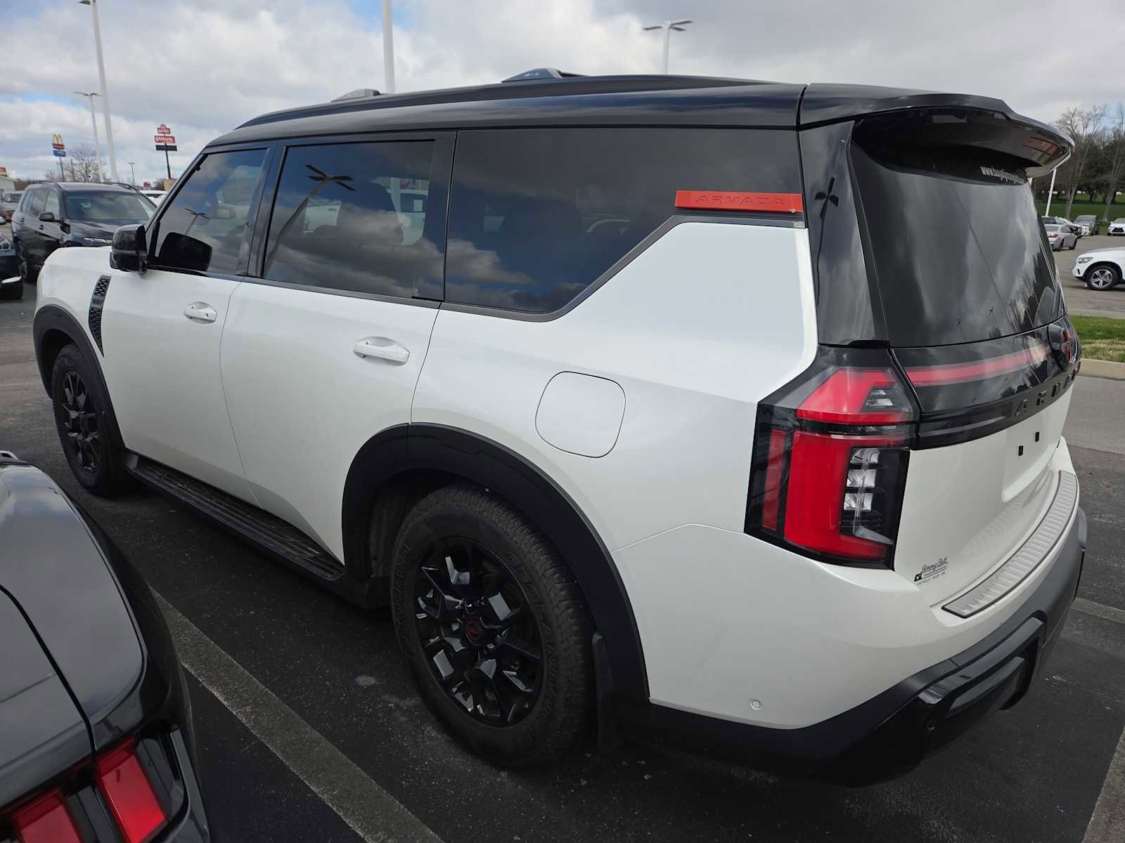 Used 2025 Nissan Armada PRO-4X image 3