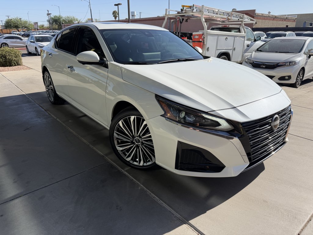 Used 2025 Nissan Altima 2.5 SL AWD/4WD image 6