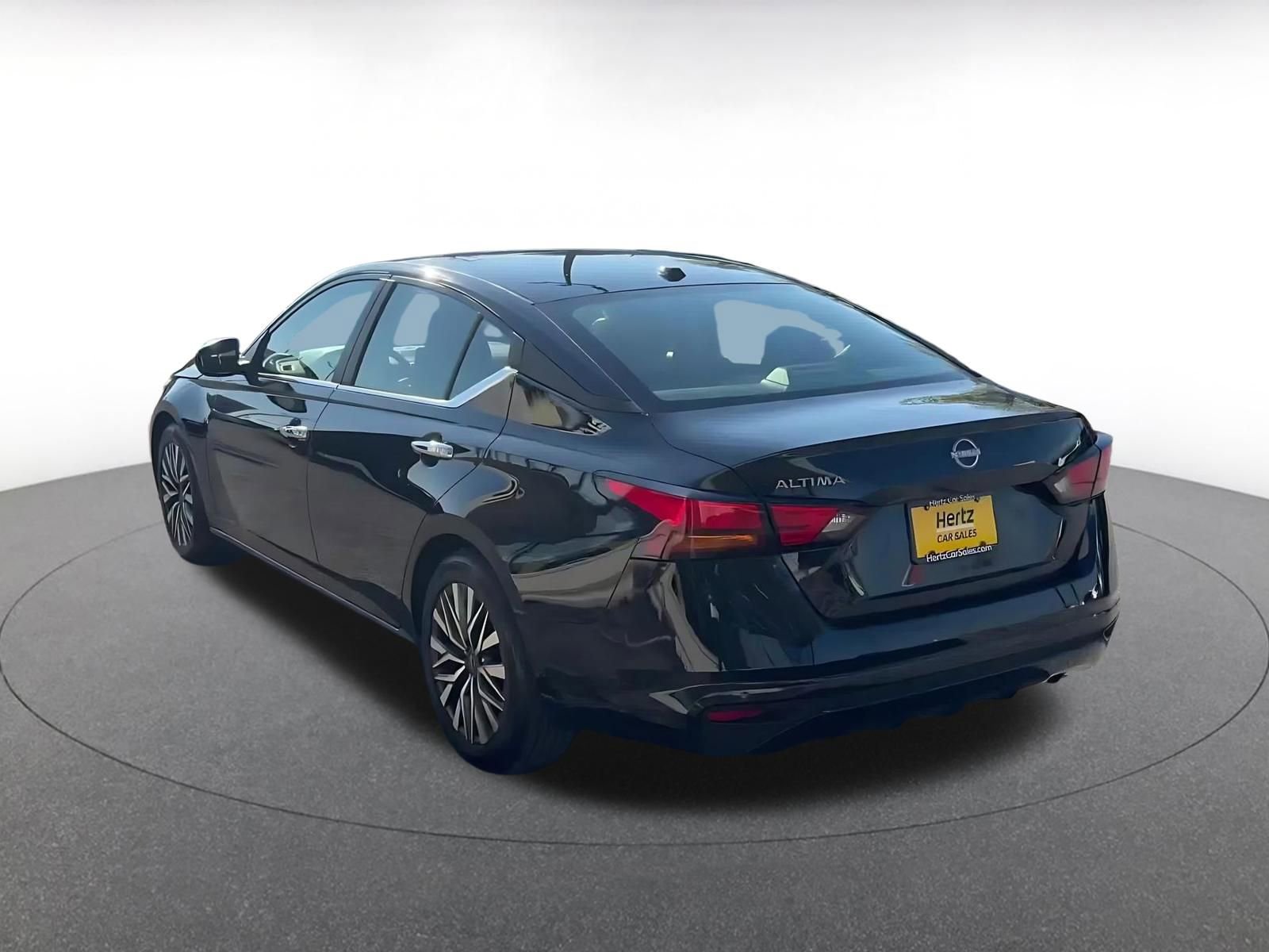 Used 2025 Nissan Altima 2.5 SV FWD image 11