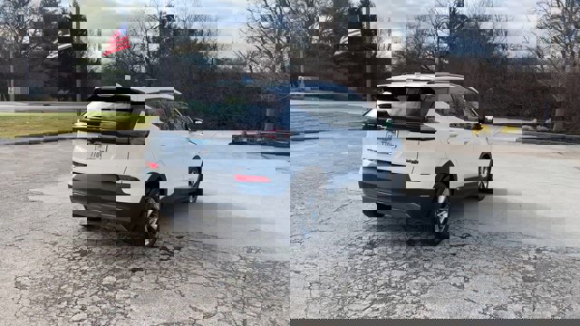 Used 2022 Chevrolet Bolt EUV LT w/ Convenience Package image 8