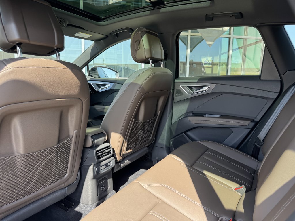 Used 2024 Audi Q4 e-tron Premium Plus w/ Premium Plus image 39