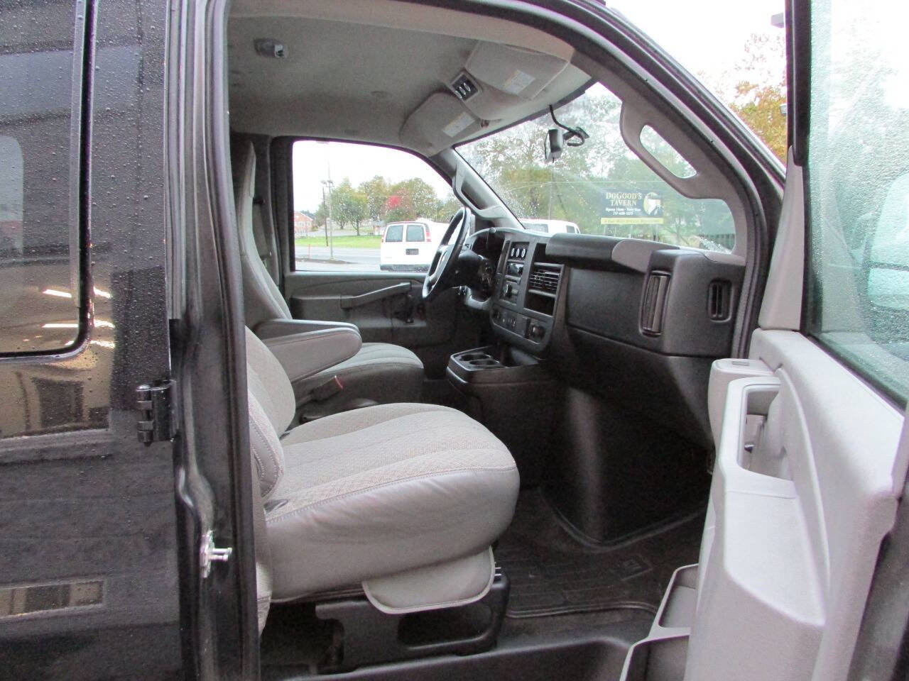 Used 2016 Chevrolet Express 3500 LT w/ LT Preferred Equipment Group RWD image 7