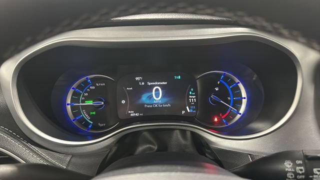Used 2024 Chrysler Pacifica Limited FWD image 10