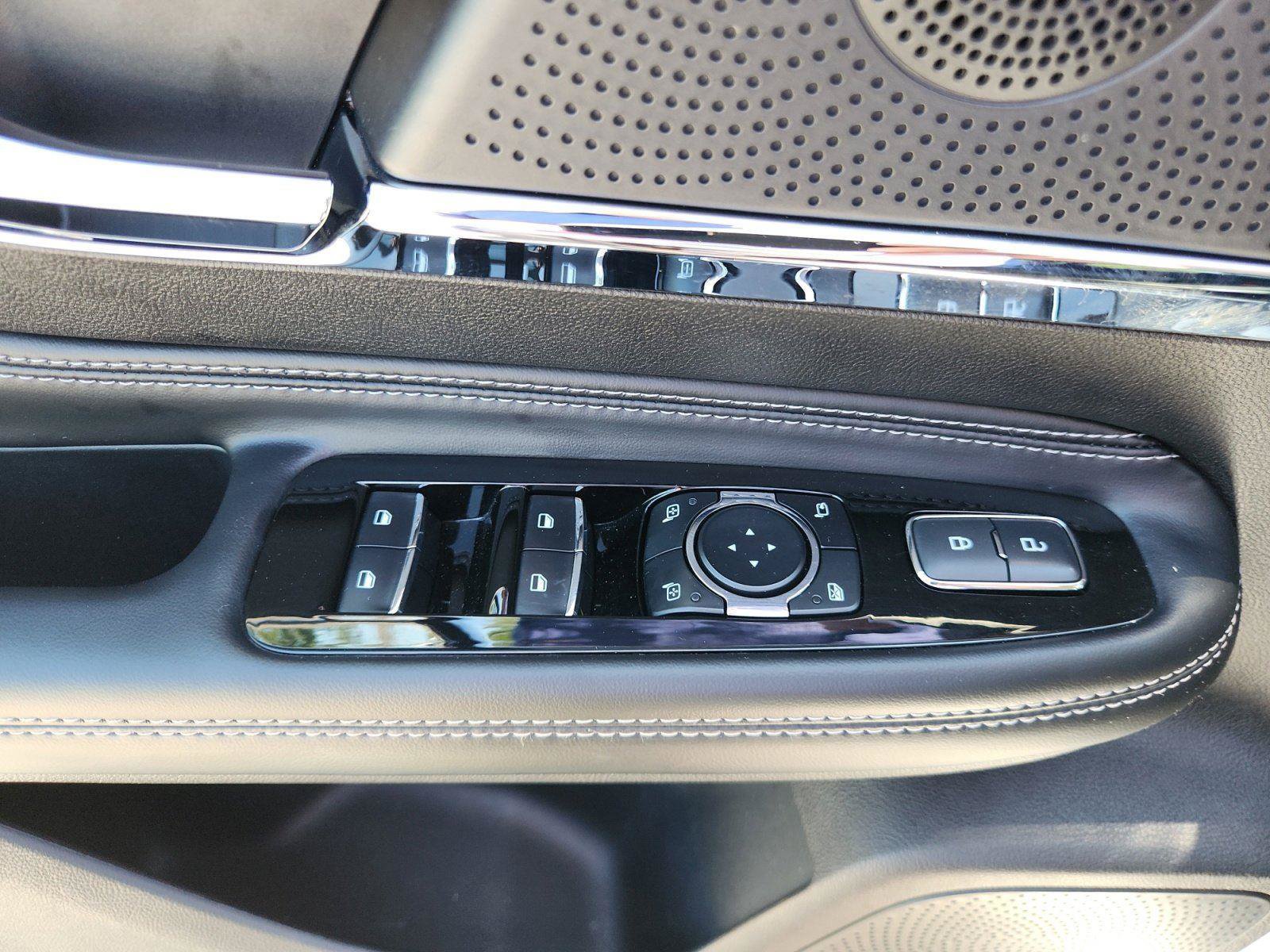 Used 2023 Lincoln Corsair AWD w/ Equipment Group 101A image 17