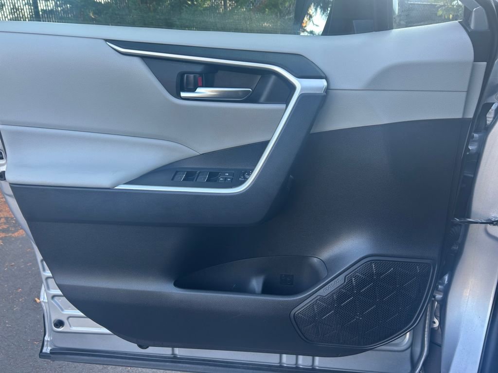 Used 2022 Toyota RAV4 XLE image 22