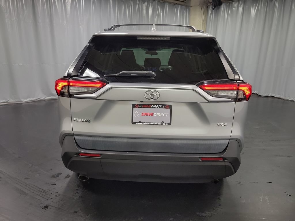 Used 2020 Toyota RAV4 XLE FWD image 7