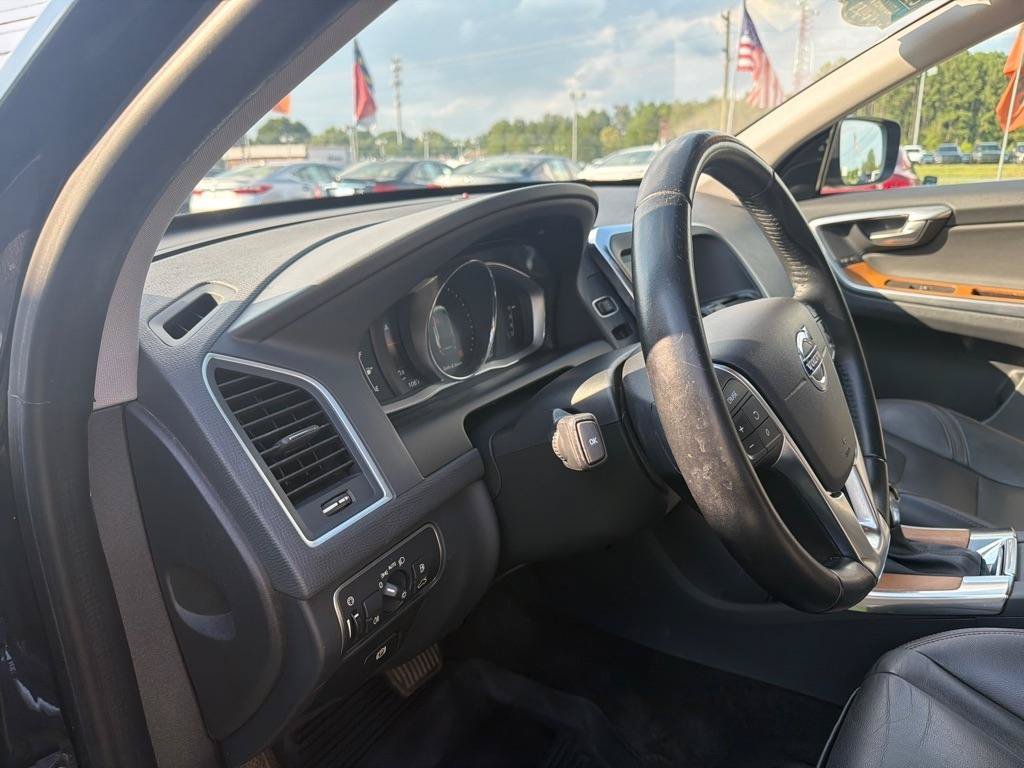 Used 2017 Volvo XC60 T5 Inscription w/ Preferred Option Package FWD image 15