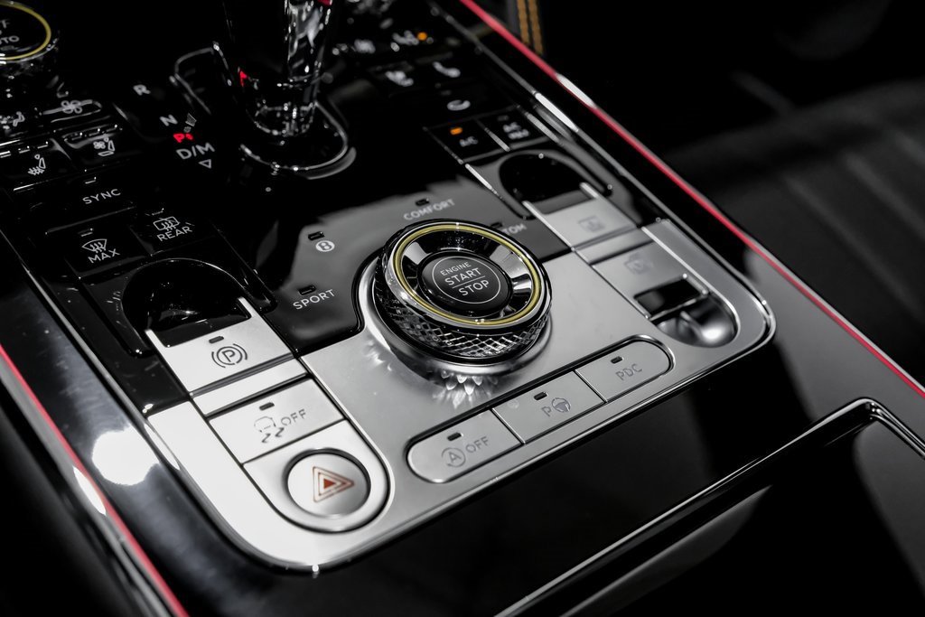 Used 2024 Bentley Flying Spur V8 image 16