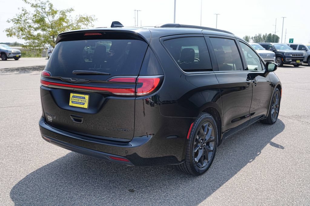 Used 2025 Chrysler Pacifica Limited FWD image 6