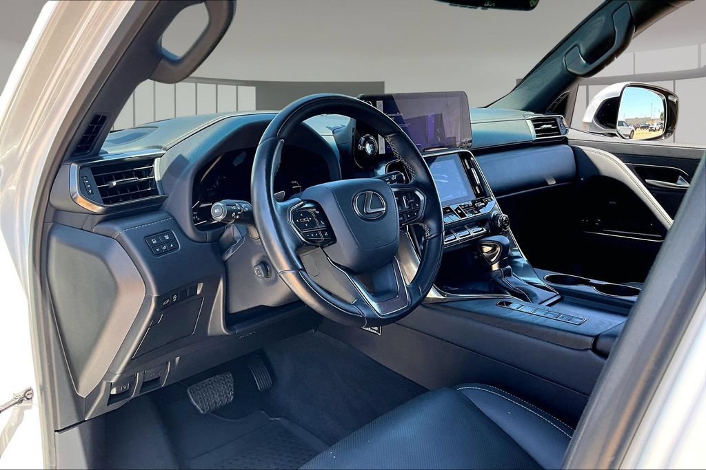 Used 2024 Lexus LX 600 4WD w/ Luxury Package image 13