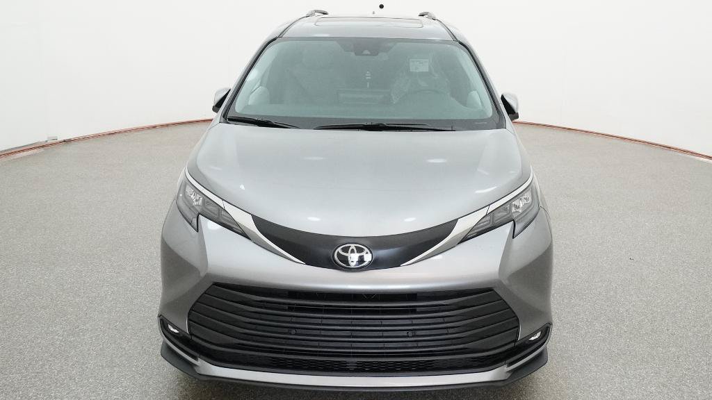 New 2026 Toyota Sienna XLE FWD image 2