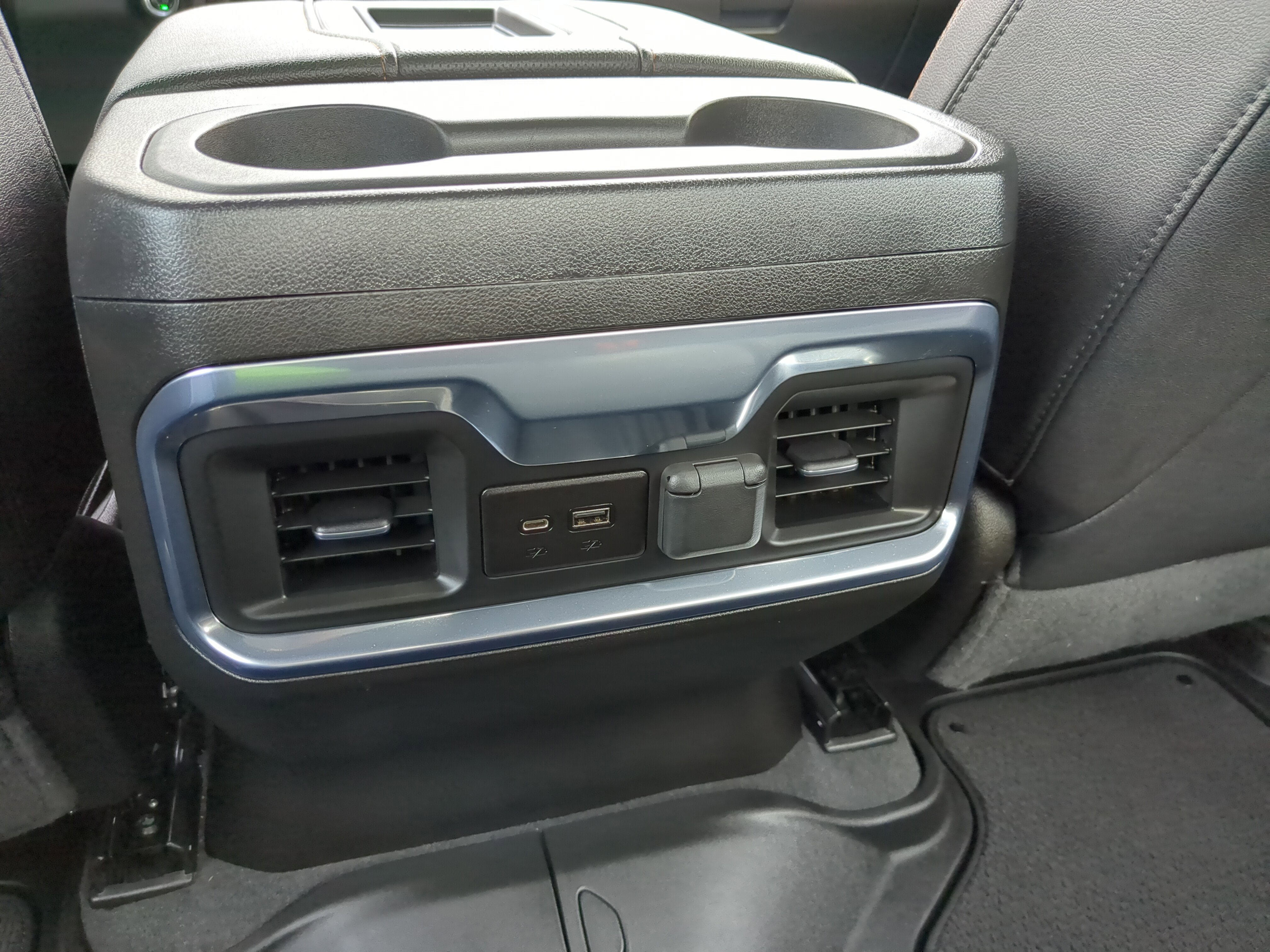 Certified 2022 GMC Sierra 1500 AT4 w/ AT4 Premium Package image 15