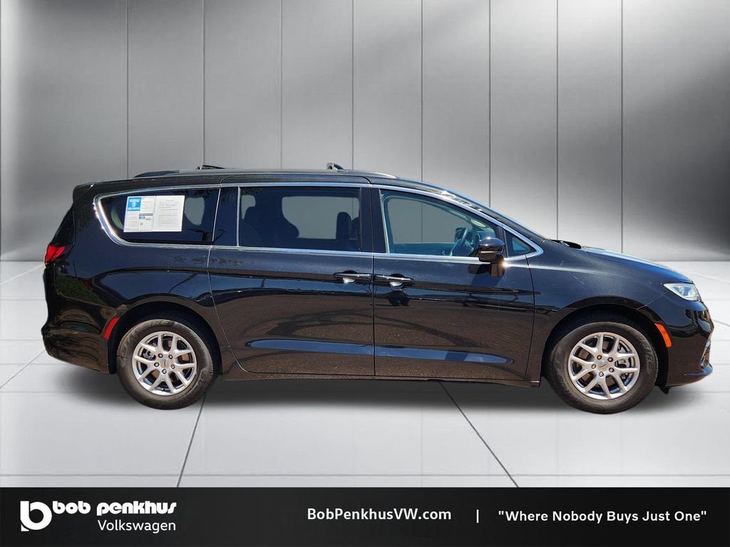 Used 2022 Chrysler Pacifica Touring-L FWD image 24