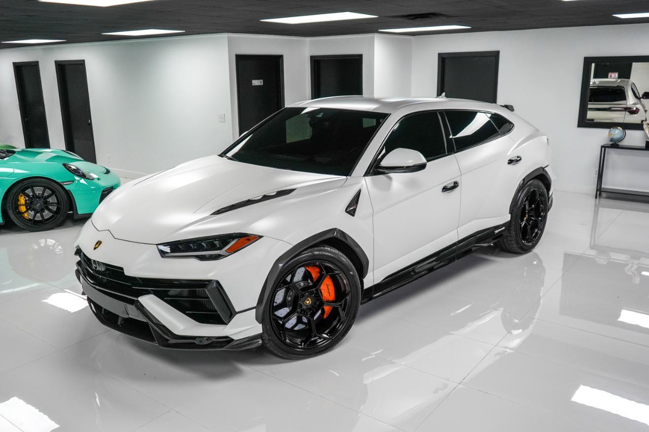 Used 2023 Lamborghini Urus Performante AWD/4WD image 2