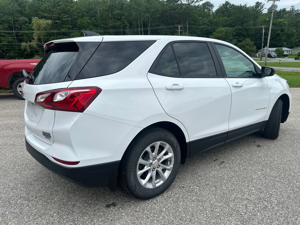 Used 2020 Chevrolet Equinox LS w/ LS Convenience Package AWD/4WD image 5