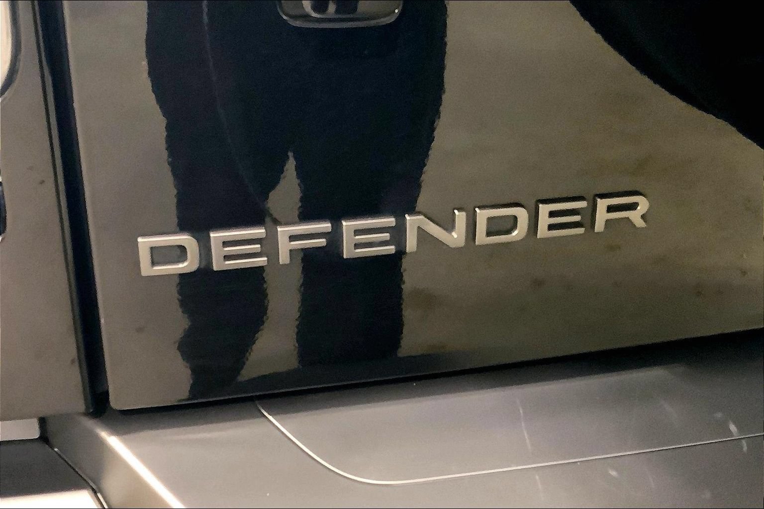 Certified 2025 Land Rover Defender 110 V8 AWD/4WD image 31