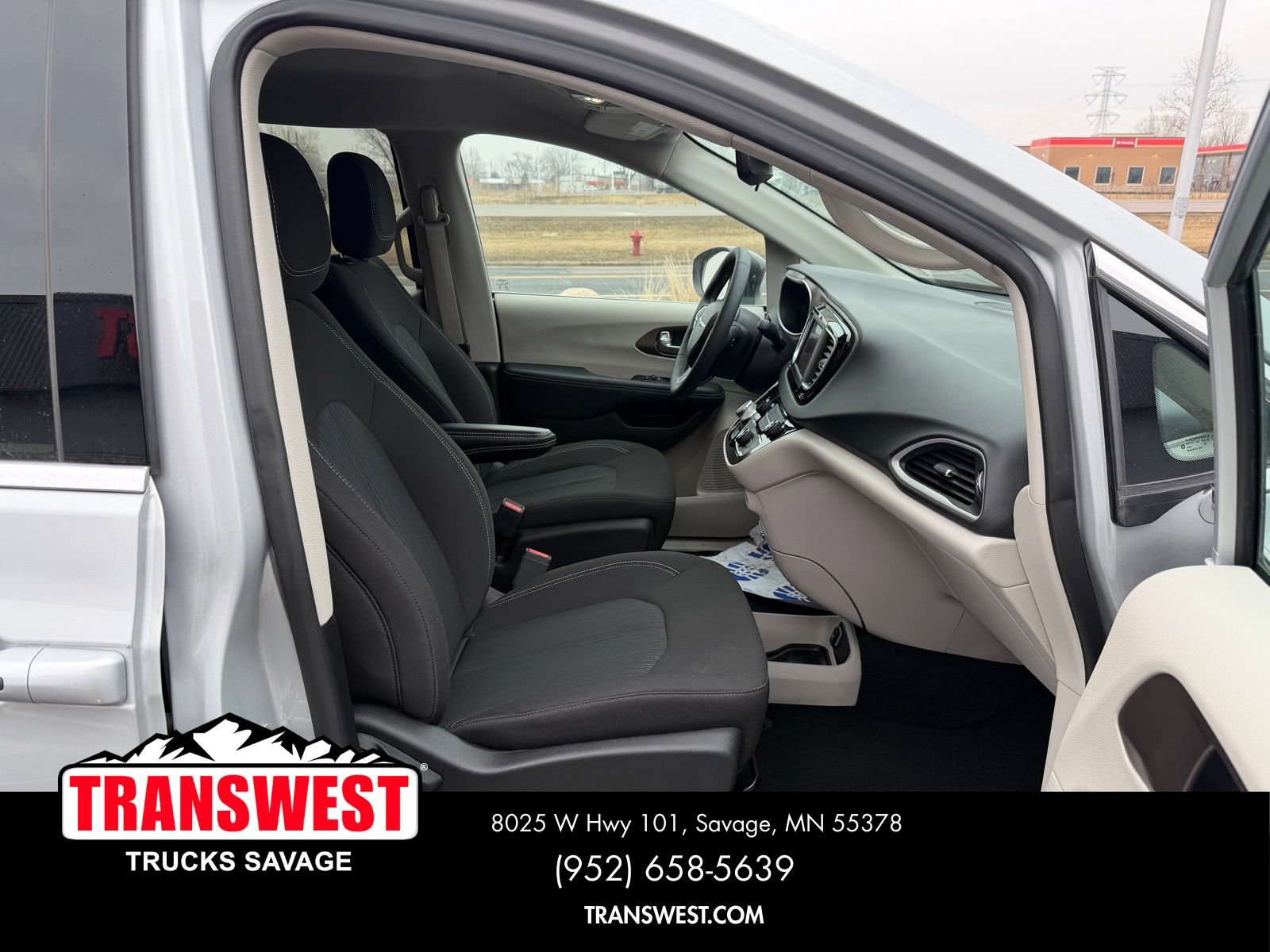 Used 2024 Chrysler Voyager LX FWD image 21