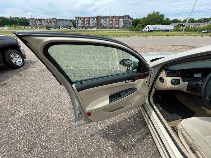Used 2009 Chevrolet Impala LTZ FWD image 22