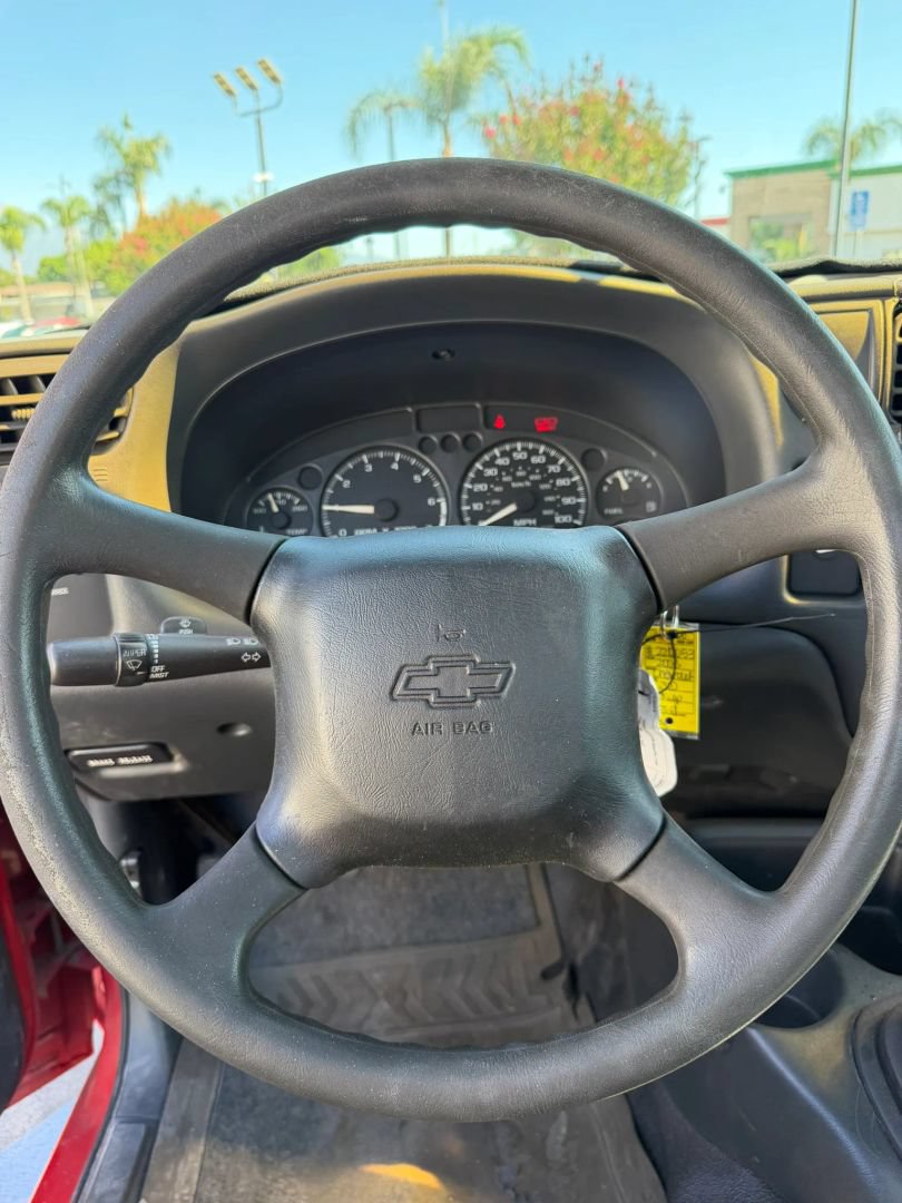 Used 2003 Chevrolet S10 Pickup 2WD Regular Cab image 15