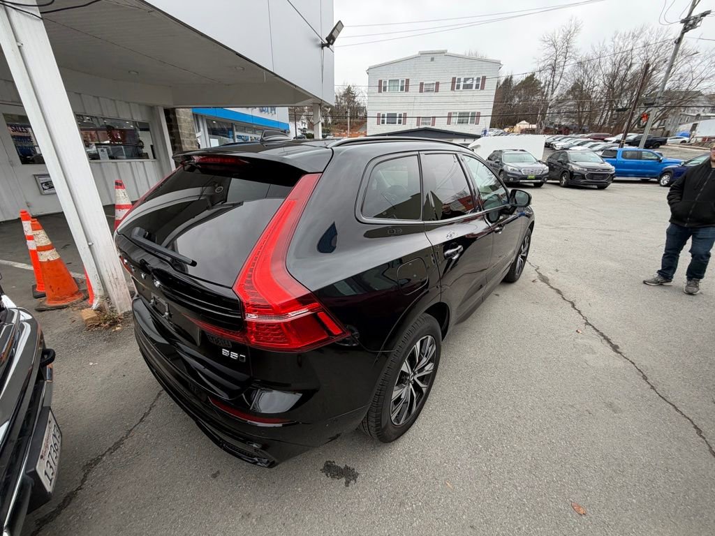 Used 2024 Volvo XC60 B5 Plus image 4