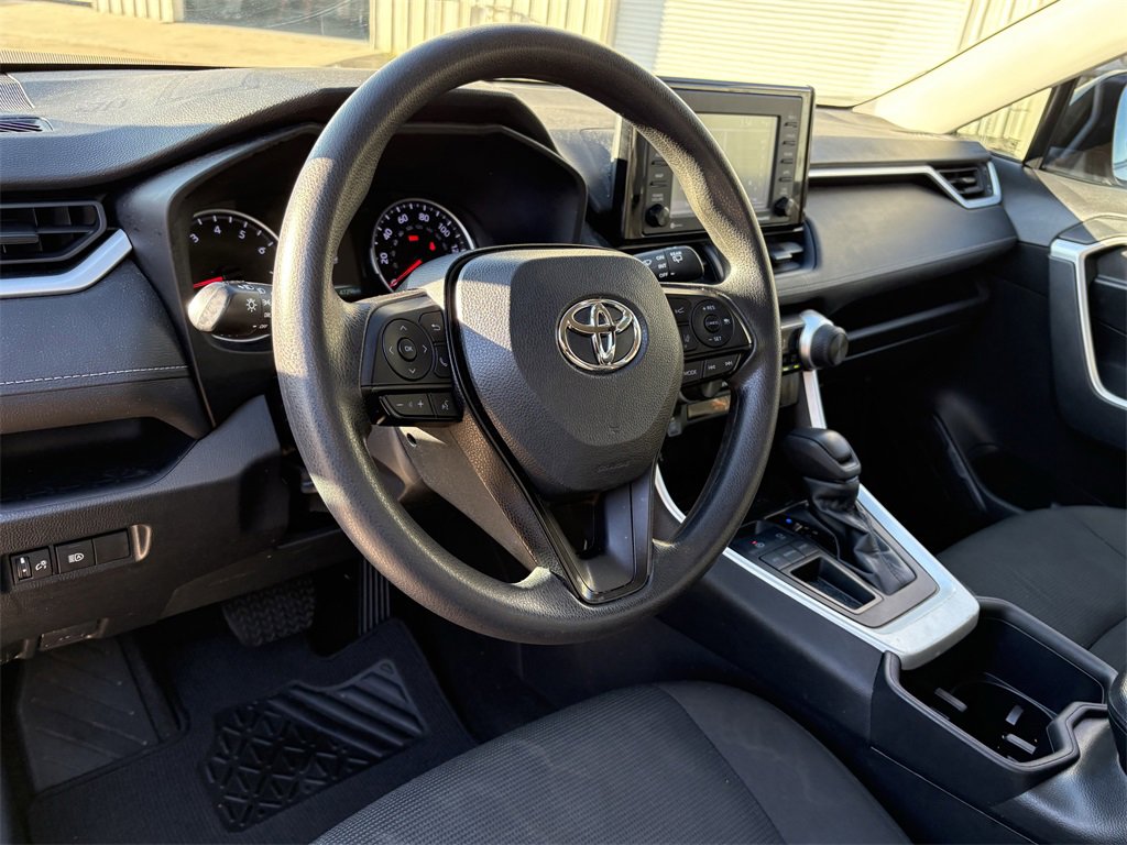 Used 2022 Toyota RAV4 LE image 14