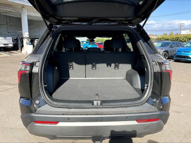 New 2027 Chevrolet Equinox LT w/ Midnight Edition FWD image 17
