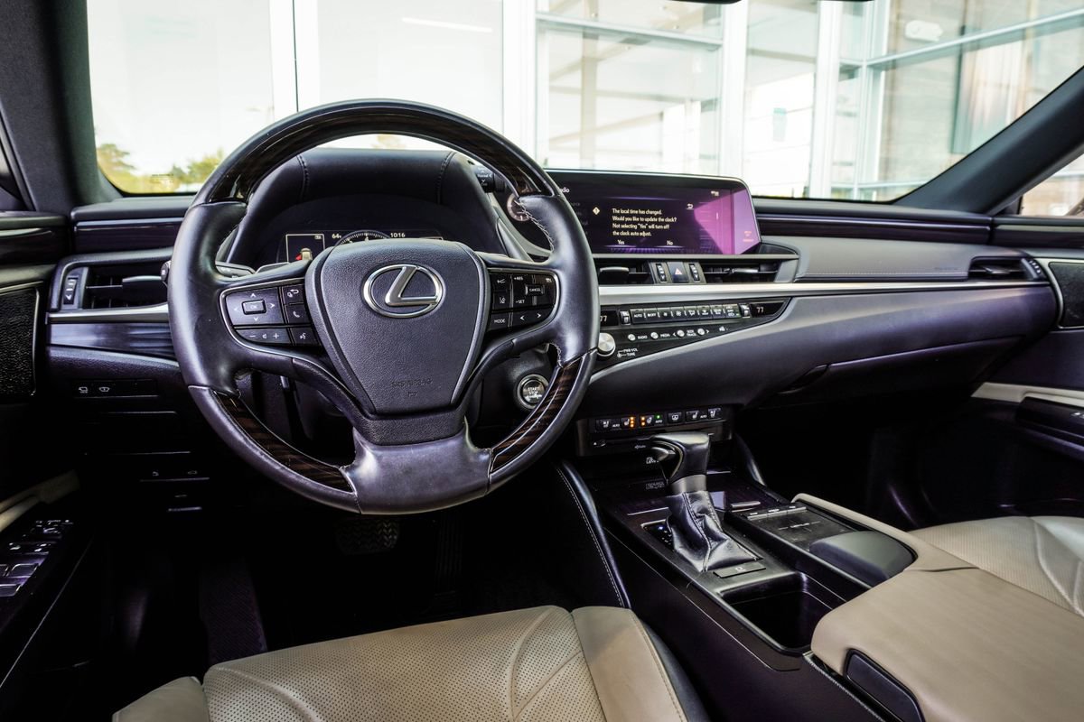 Used 2021 Lexus ES 350 Ultra Luxury w/ Accessory Package image 16