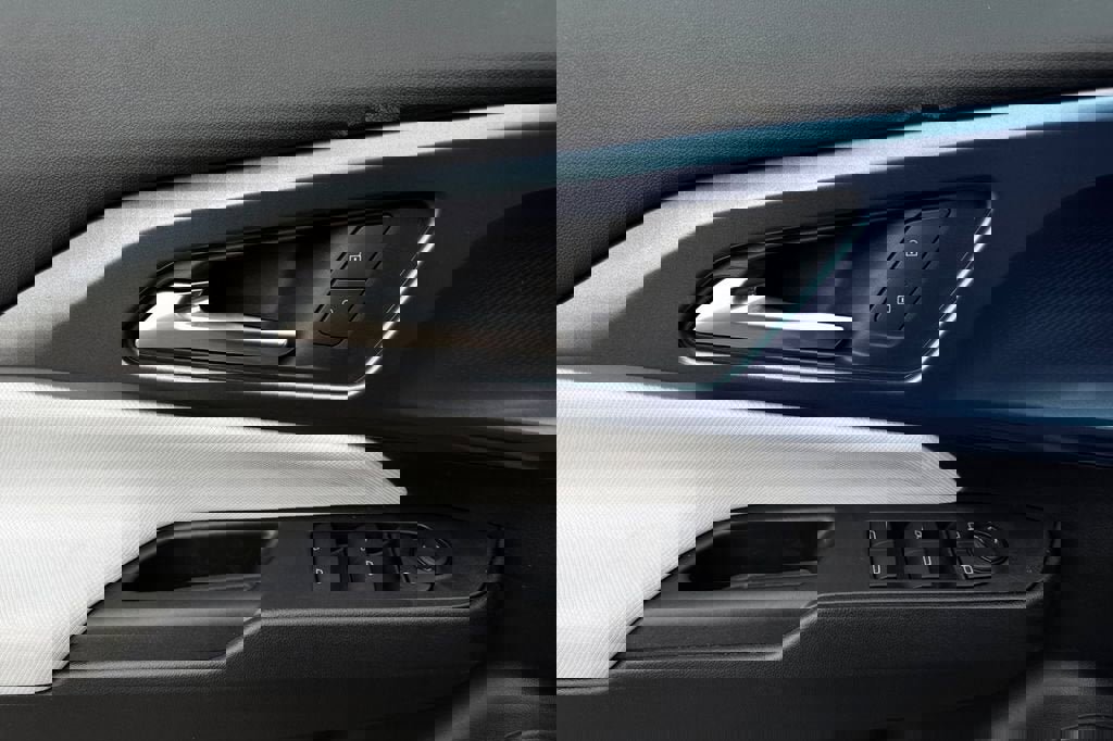 New 2026 Chevrolet Equinox EV LT w/ LPO, Blackout Package image 11