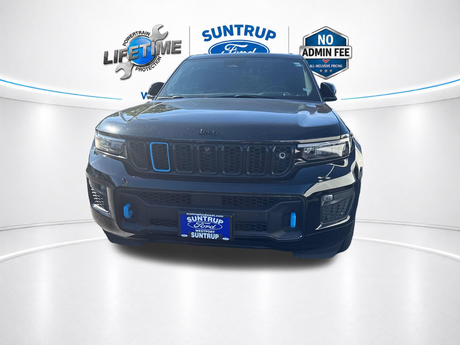 Used 2023 Jeep Grand Cherokee Overland w/ Advanced Protech Group III AWD/4WD image 4