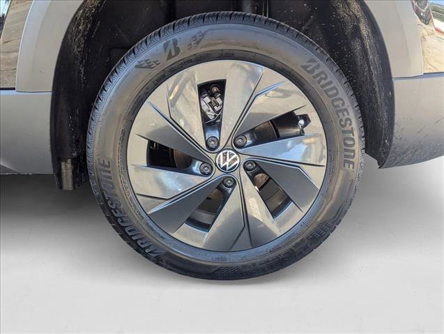 New 2025 Volkswagen Taos S image 9