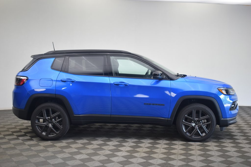 New 2026 Jeep Compass Limited w/ Sun, Sound & Navigation Group AWD/4WD image 3