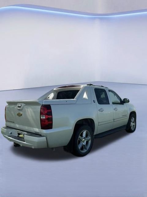 Used 2013 Chevrolet Avalanche LTZ RWD image 5