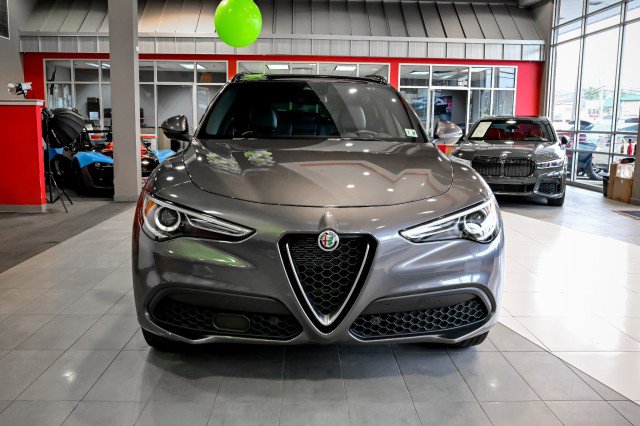 Used 2022 Alfa Romeo Stelvio Ti image 2
